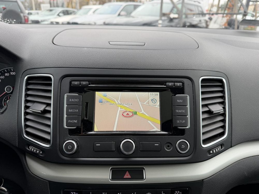 SEAT ALHAMBRA 2.0 CR TDI Style DSG [7 személy] Panorámatető Ülésfűtés Adaptív futómű Világos belső Frissen szervizelt!