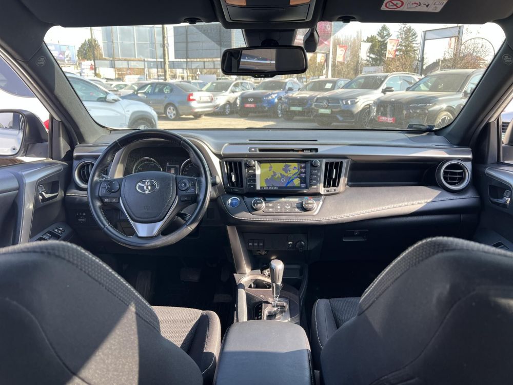 TOYOTA RAV 4 Rav4 2.5 Hybrid Selection MY18 e-CVT 121e km. megkímélt. Hybrid garancia!