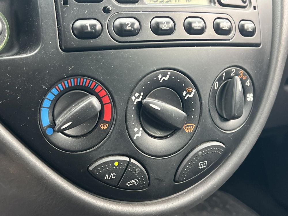 FORD FOCUS 1.4 Comfort Magyarország 116e km Friss vizsga Klíma!