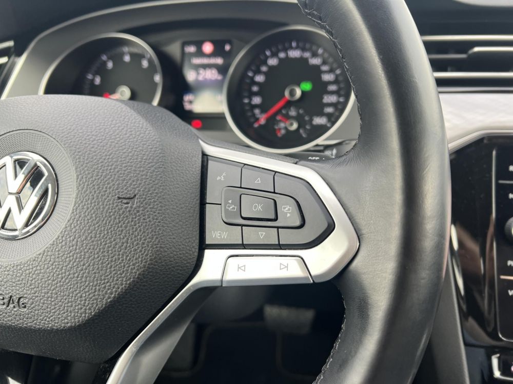 VOLKSWAGEN PASSAT VIII Variant 1.5 TSI ACT Business DSG 109e km. LED Távtartó Kamera Navi Ülésfűtés Bluetooth Téli-nyári kerék!