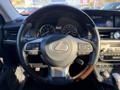 LEXUS ES 300H 112e km. Fakormány. ülésszellőzés. kormányfűtés. kamera. roló!