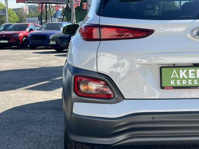 HYUNDAI KONA EV 64kWh Premium Magas felszereltség. megkímélt állapot! LED fényszóró Kamera Keyless Android!
