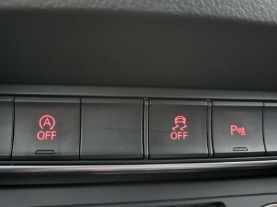 AUDI Q3 2.0 TDI DPF quattro S-tronic S Line LED Bőrbelső Navigáció Ülésfűtés Tempomat Start-Stop PDC