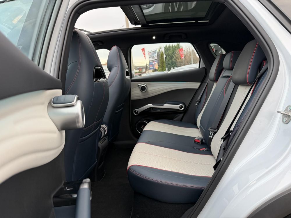 BYD ATTO 3 Design 60,4kWh M.o.-i. 1.tul. LFP. garanciális. panorámatető. világos belső!