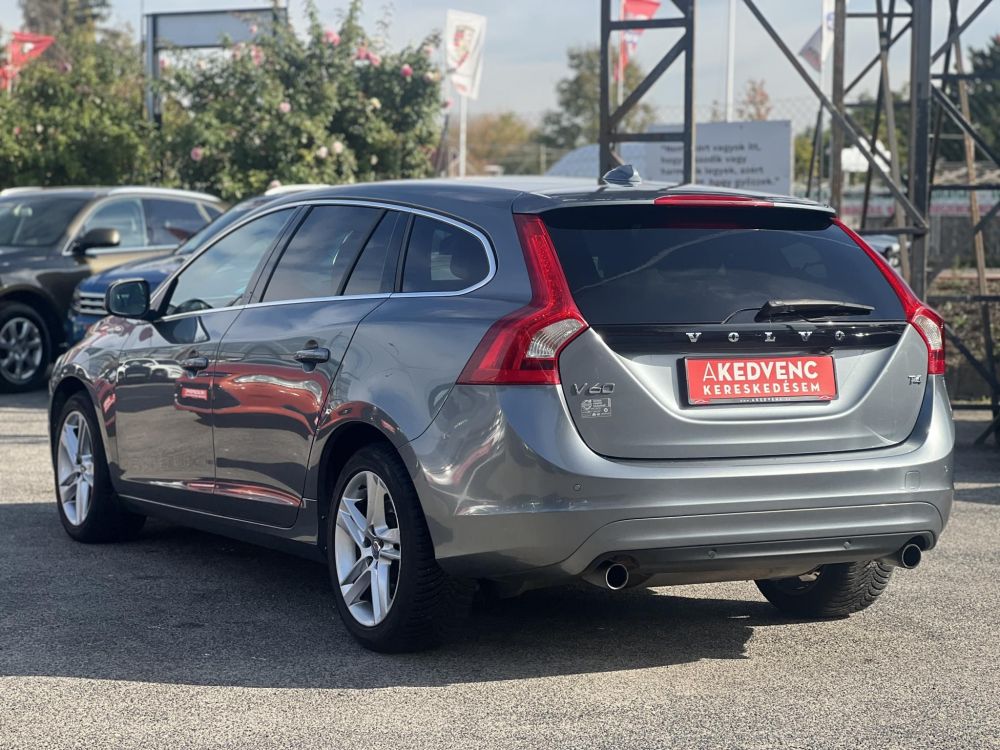 VOLVO V60 2.0 [T4] Kinetic Geartronic M.o.-i. magasan felszerelt. végig vezetett szervizkönyv!