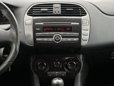 FIAT BRAVO 1.4 16V Active Magyarországon vásárolt. 1. tulajdonostól. végig vezetett szervízkönyv. 87e Km