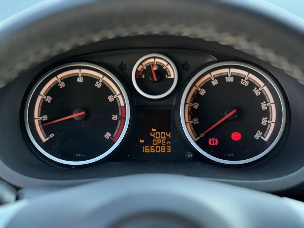 OPEL CORSA D 1.4 Selection Ülés- és Kormányfűtés. klíma