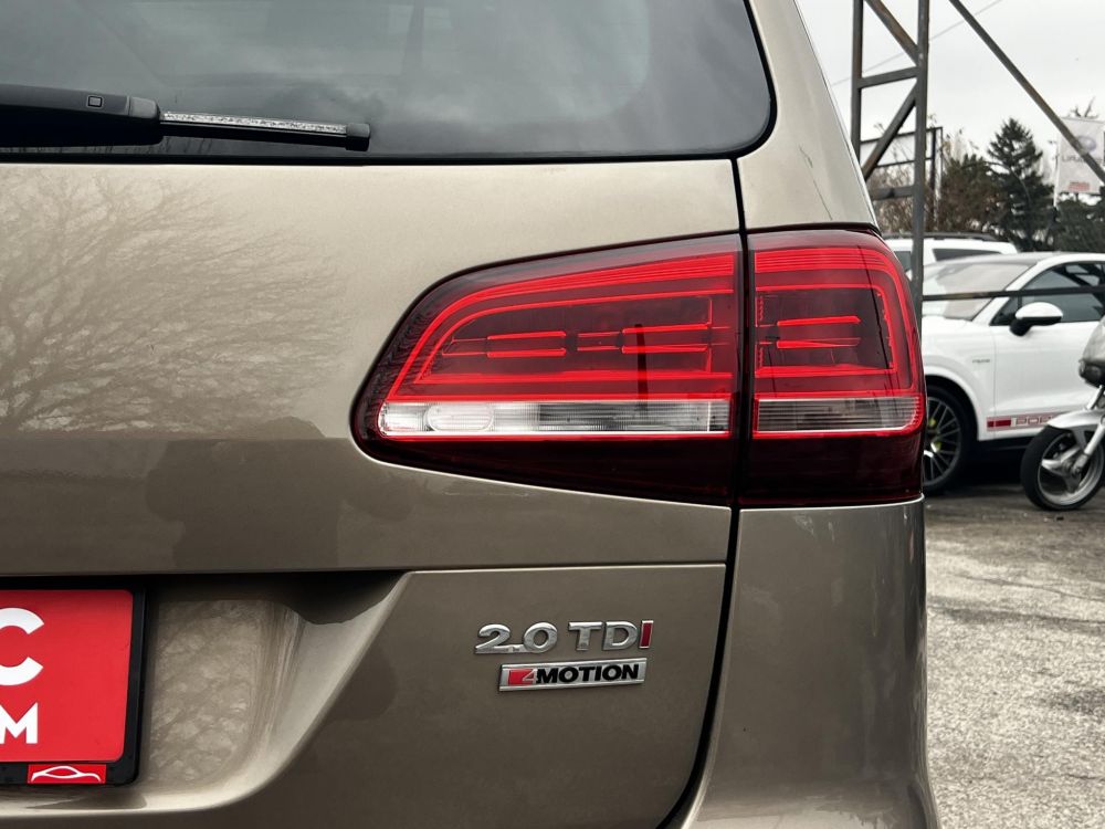 VOLKSWAGEN SHARAN 2.0 TDI BMT SCR Highline 4Motion DSG Egyedülálló szépség! Vaj bőr. tető. 4x4. 158e km+sok extra