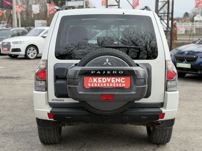 MITSUBISHI PAJERO 3.2 DI-D Instyle Navi (Automata) 117e km. M.o.-i. napfénytető. felező váltó. fakormány. megkímélt állapot!