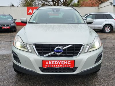 VOLVO XC60 2.0 D Momentum Geartronic Magyarországi Xenon Navi Tempomat Ülésfűtés Bőr