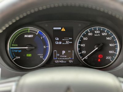 MITSUBISHI OUTLANDER 2.4 PHEV Instyle Premium 4WD CVT Magasan felszerelt. akár 40km elektromos hatótáv!