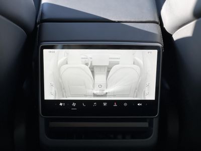 TESLA MODEL 3 Long Range AWD (Automata) HIGHLAND. TÉLI-NYÁRI SZETT GYÁRI ALUFELNIVEL