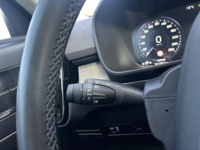 VOLVO XC40 2.0 [B4] MHEV R-Design Geartronic M.o.-i. 1.tul. Márkaszervizelt. Panorámatető Harman/Kardon Carplay Memória