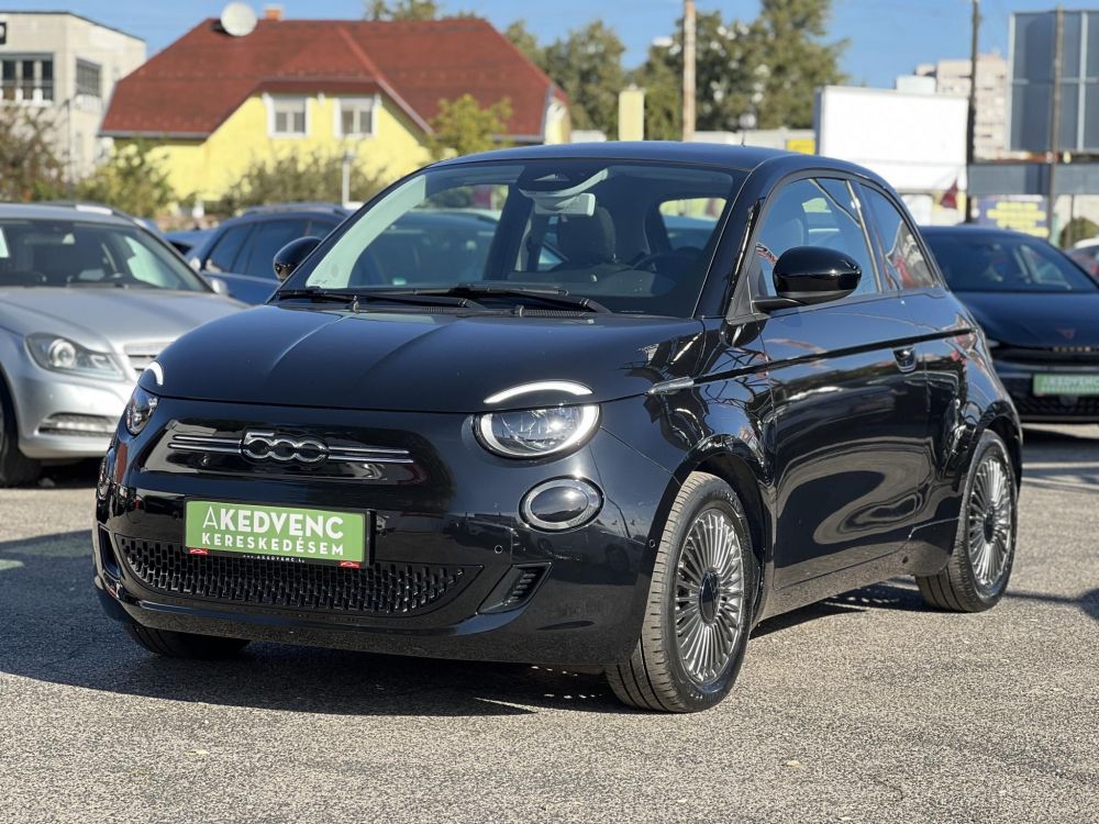 FIAT 500 500e Icon 42kWh (Automata) 28e km. panorámatető. 300 km hatótáv!