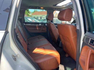 VOLKSWAGEN TOUAREG 3.0 V6 TDI Tiptronic ic Magyarországi. 3.5T vonóhorog. napfénytető. barna bőr. szervizelt!