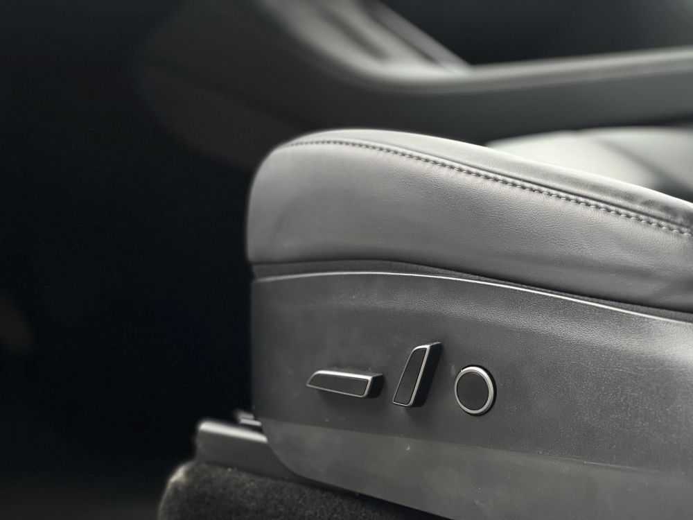 TESLA MODEL Y RWD (Automata) 147e km. AMD Ryzen. hőszivattyú. premium hifi. garanciális!
