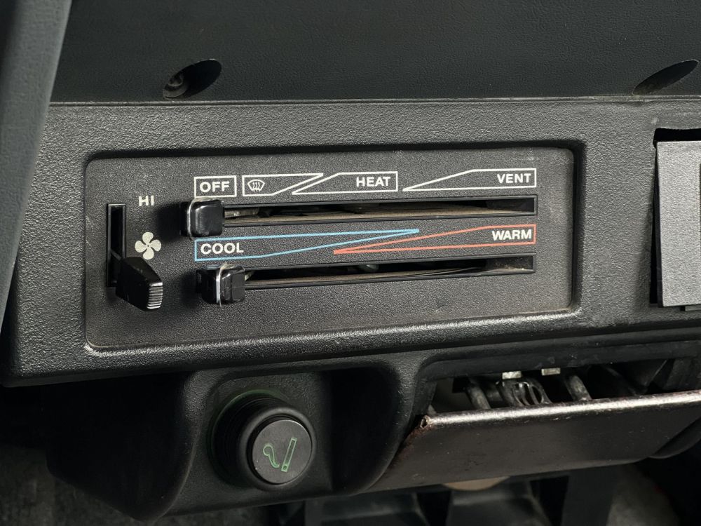 JEEP WRANGLER Hard Top 2.5 Nagyon szép karosszéria. európai kivitel. karbantartott