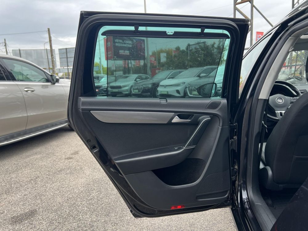 VOLKSWAGEN PASSAT VII Variant 1.6 CR TDI Comfortline BMT DSG M.o.-i. Panorámatető Tempomat Ülésfűtés Bluetooth Vezérlés cserélve!