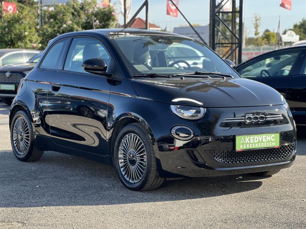 FIAT 500 500e Icon 42kWh (Automata) 28e km. panorámatető. 300 km hatótáv!