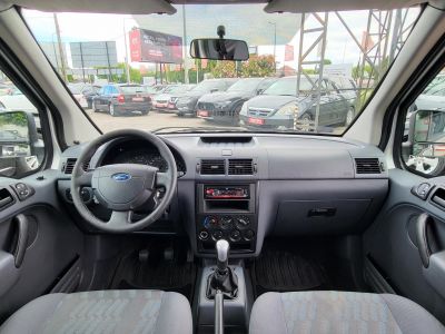 FORD TOURNEO CONNECT 1.8 TDCI 8 személyes Frissen szervizelt!