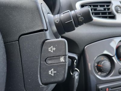 RENAULT CLIO 1.2 16V Authentique M.o.-i. 110e km! Klíma El.ablak Téli/Nyári gumi