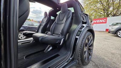 TESLA MODEL X Plaid (Automata) (6 személyes )