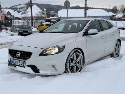 VOLVO V40 2.0 D [D3] R-Design Geartronic 143e km. Tempomat Navi Digitklíma Tolatóradar Bluetooth Téli-nyári kerék!