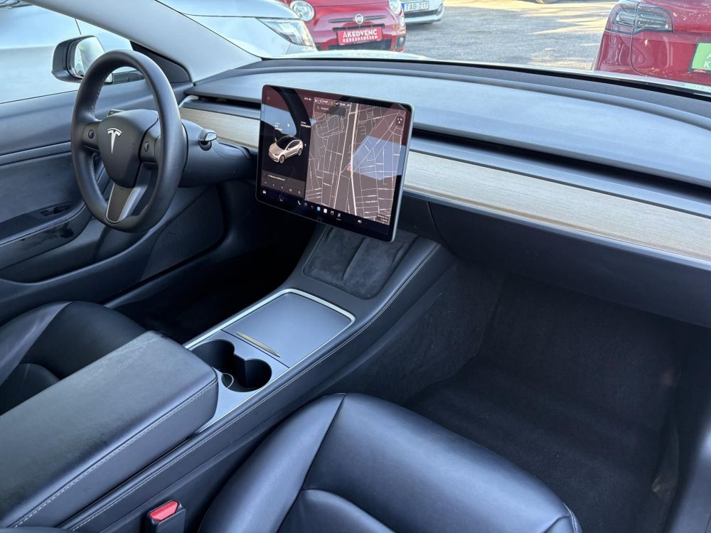 TESLA MODEL 3 Standard Range Plus Aut 62e km. mátrix LED. hőszivattyú. garanciális. premium hifi!