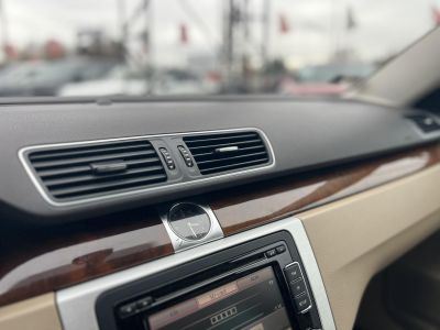 VOLKSWAGEN PASSAT VII 2.0 CR TDI Highline BMT DSG M.o.-i. világos belső. magas felszereltség!