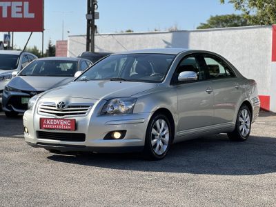 TOYOTA AVENSIS 1.8 Sol 133e km. ülésfűtés. digitklíma. vonóhorog. 2 gyári kulcs!