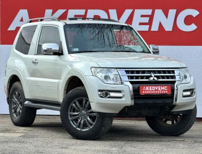 MITSUBISHI PAJERO 3.2 DI-D Instyle Navi (Automata) 117e km. M.o.-i. napfénytető. felező váltó. fakormány. megkímélt állapot!