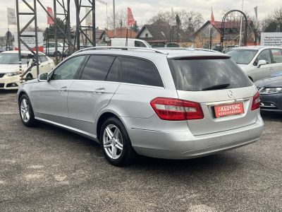 MERCEDES-BENZ E 220 CDI T BlueEFFICIENCY Elegance (Automata) Napfénytető Tempomat Navigáció Holttér Ülésfűtés