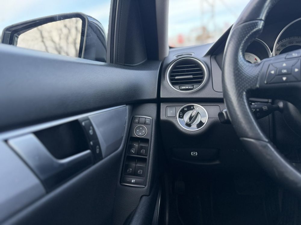 MERCEDES-BENZ C 220 T CDI BlueEFFICIENCY Avantgarde (Automata) Magyarországi Teljes szerviztörténet!