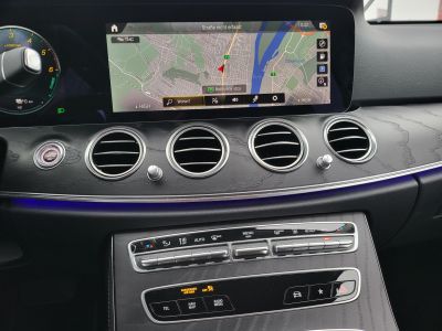 MERCEDES-BENZ E 300 de T 9G-TRONIC Plug-in hybrid Burmester. HUD. AR navi. matrix-LED. Carplay. vonóhorog