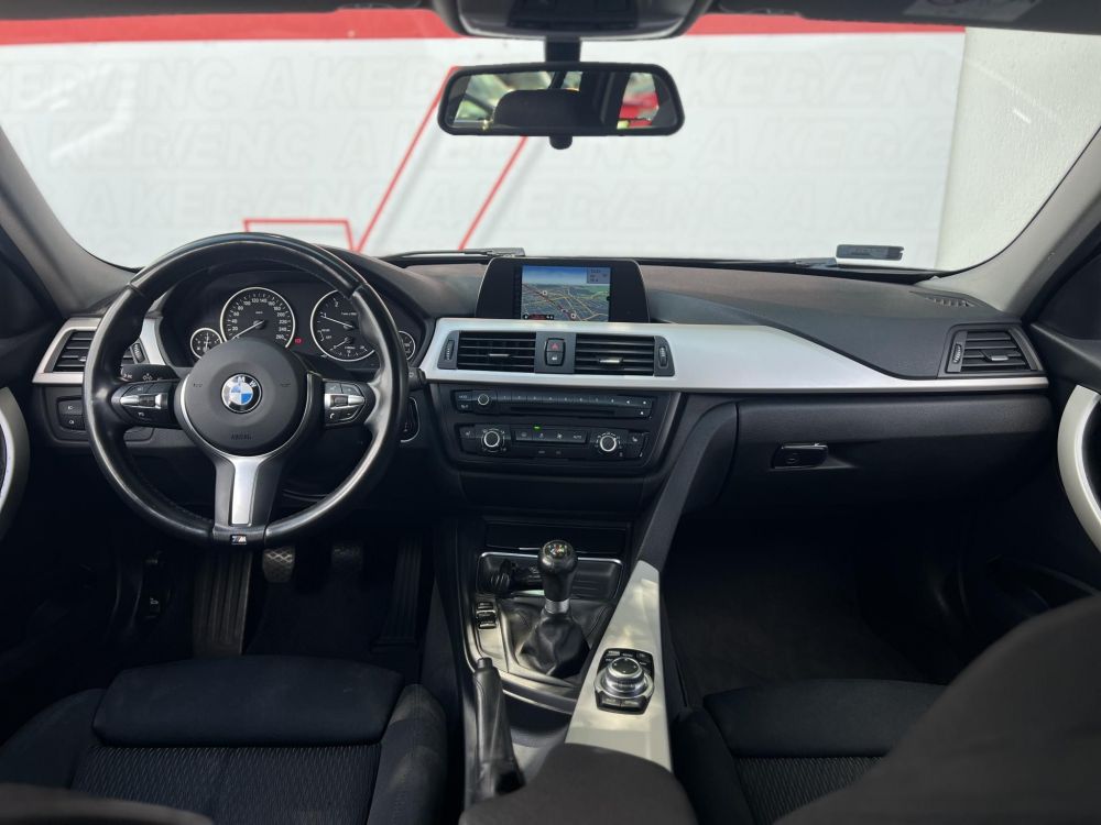 BMW 318d 156e km. ülésfűtés. navigáció. bluetooth. tolatóradar. keyless. 2 gyári kulcs!