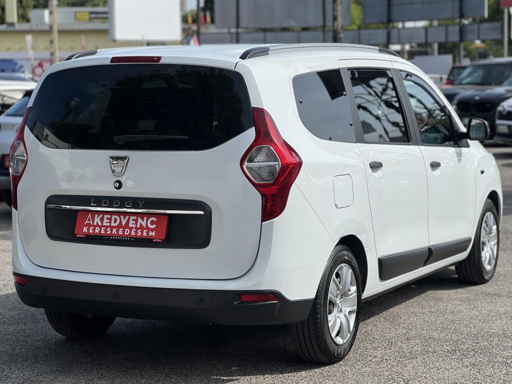 DACIA LODGY 1.6 SCe Ambiance (7 személyes ) Magyarországi. Gyári fényezés. Végig vezetett szervizkönyv!