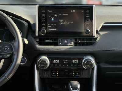 TOYOTA RAV 4 Rav4 2.5 Hybrid Executive AWD e-CVT 71e km. M.o-i. panorámatető. üléshűtés. memória. 360 fokos kamera. CARPLAY!