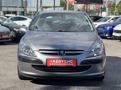 PEUGEOT 307 1.6 Presence digitklíma. tempomat. ülésfűtés. 2 gyári kulcs!