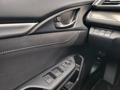 HONDA CIVIC 1.0 T Elegance Navi M.o.i. 1.tul. Márkaszervizelt! 150e km-ig garanciális!