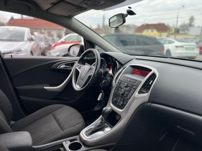 OPEL ASTRA Sports Tourer 2.0 CDTI Sport Tempomat Digitklíma Tolatóradar Multikormány Ülésfűtés