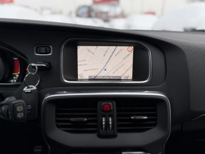 VOLVO V40 2.0 D [D3] R-Design Geartronic 143e km. Tempomat Navi Digitklíma Tolatóradar Bluetooth Téli-nyári kerék!