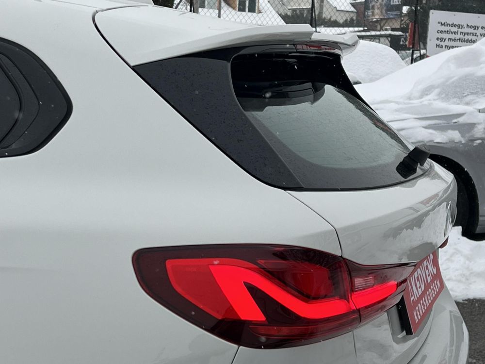 BMW 118i M Sport 70e km. Márkaszervizelt Harman/Kardon Téli/Nyári garnitúra!