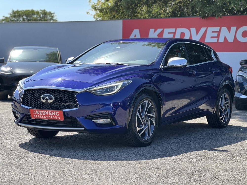 INFINITI Q30