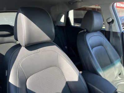 HYUNDAI KONA EV 64kWh Premium Magas felszereltség. megkímélt állapot! LED fényszóró Kamera Keyless Android!