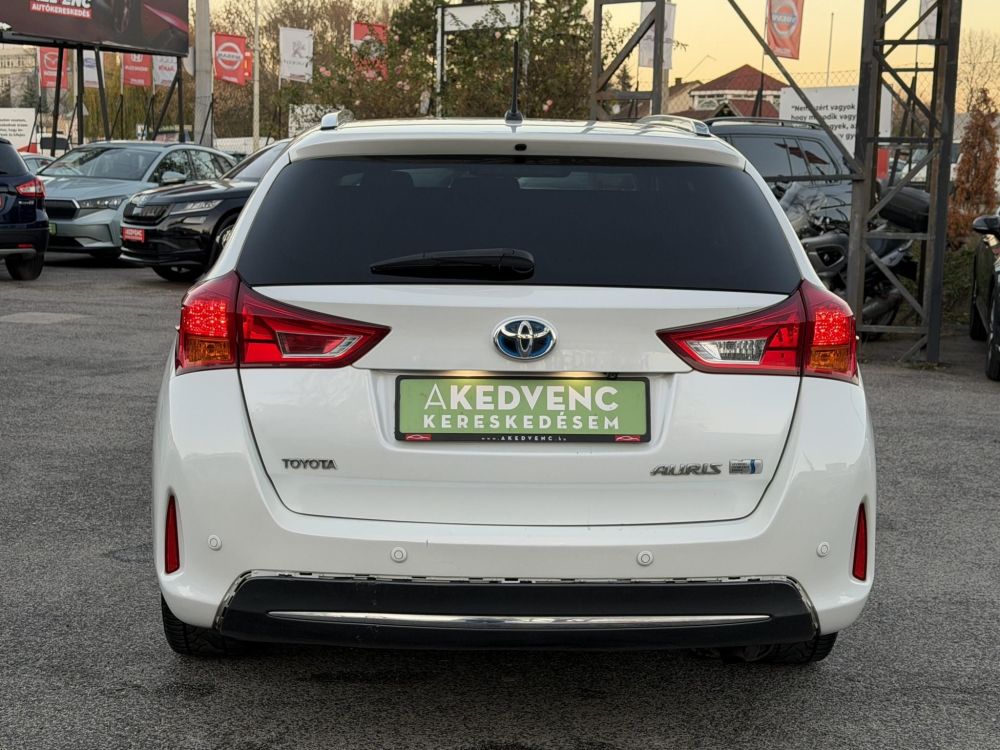 TOYOTA AURIS Touring Sports 1.8 HSD Executive Skyview (Automata) Panoráma Tempomat Ülésfűtés Kamera Keyless Navi