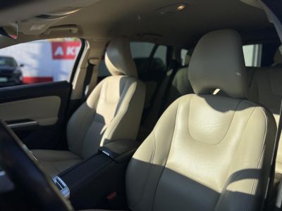 VOLVO V60 2.0 [T4] Kinetic Geartronic M.o.-i. magasan felszerelt. végig vezetett szervizkönyv!