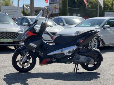 APRILIA SR MAX 300 Akrapovic