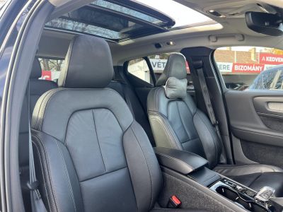 VOLVO XC40 2.0 [B4] MHEV R-Design Geartronic M.o.-i. 1.tul. Márkaszervizelt. Panorámatető Harman/Kardon Carplay Memória