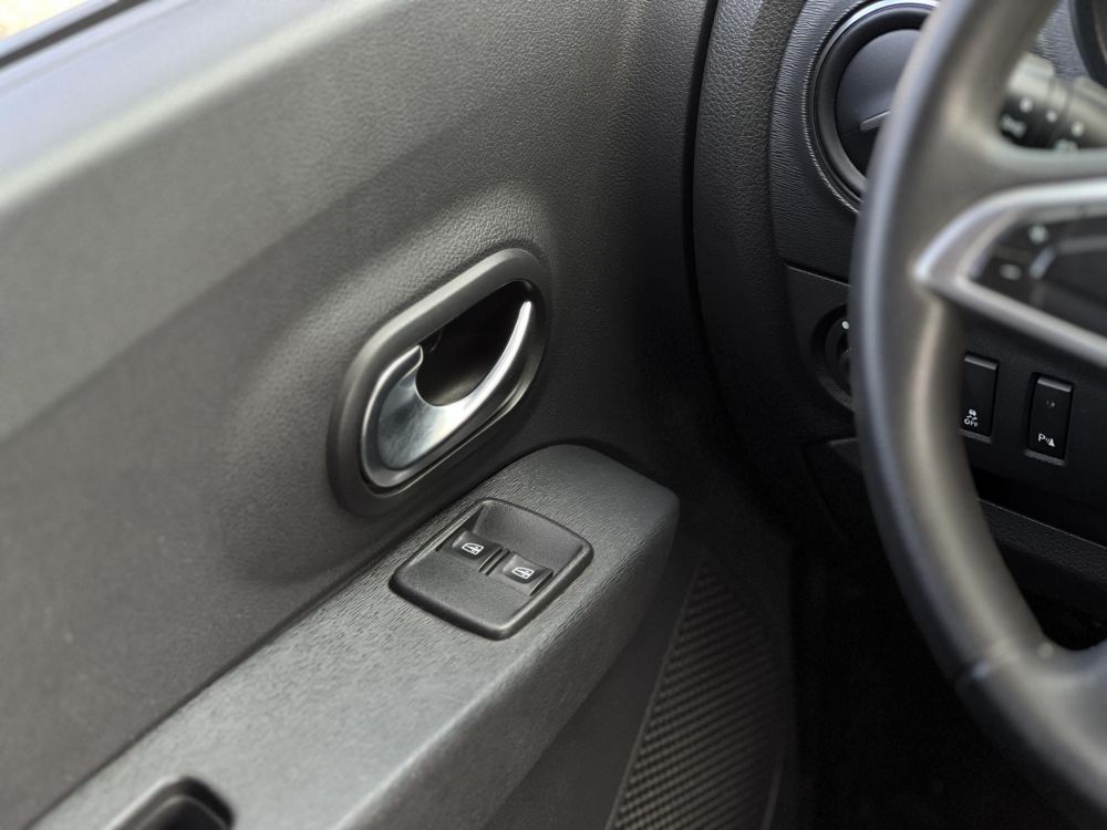 DACIA LODGY 1.6 SCe Ambiance (7 személyes ) Magyarországi. Gyári fényezés. Végig vezetett szervizkönyv!
