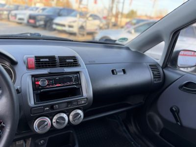 HONDA JAZZ 1.2 S Cool Nincs extra. Nincs csicsa. Csak egy megbízható autó!